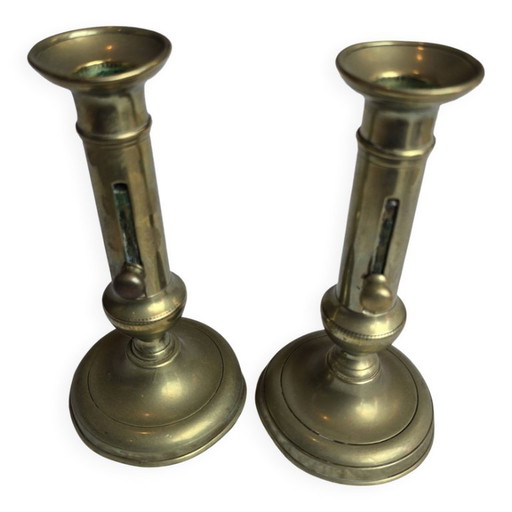Pair of antique brass candlesticks with adjustable pushers, 19th century – kandelaars en kaarsen
