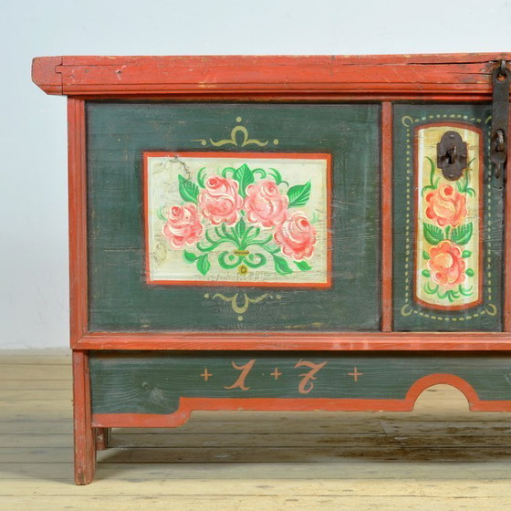 Image 1 of Cofre nupcial de arte popular, fechado en 1795