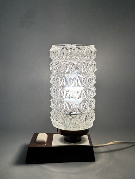 Image 1 of Vintage tafellamp met glazen kap (jaren ’70 stijl)