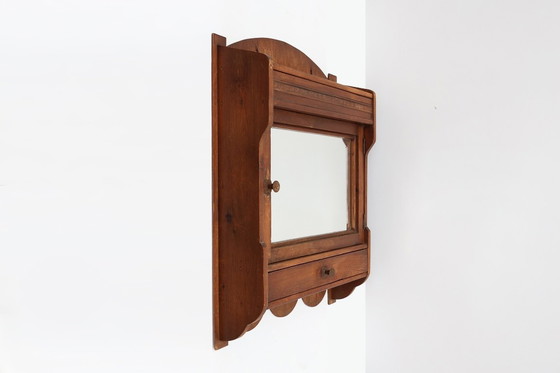 Image 1 of Eikenhouten scheerkast of medicijnkastje uit 1900