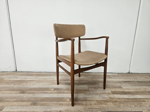 Zweedse fauteuil van hout met bruine stof