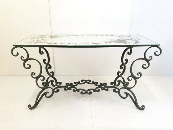 Image 1 of Vintage salontafel uit de jaren 40, groen smeedijzer met spiegelblad en vogeldecoratie.