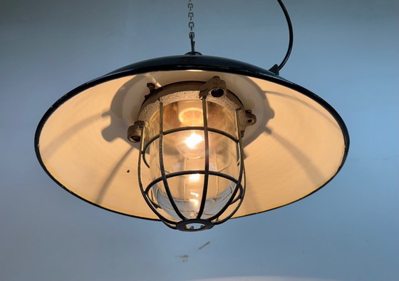 Image 1 of Industrielle Käfig-Hängelampe aus schwarzem Emaille und Gusseisen, 1960er