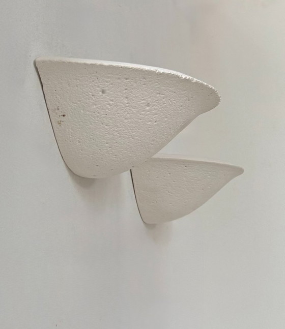 Image 1 of Een paar vintage wandlampen, mat wit stucwerk met een steenachtige afwerking, Frankrijk, 1970.