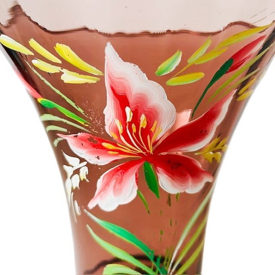Image 1 of Jarrón Artdeco de cristal rosa con flores pintadas a mano Años 30