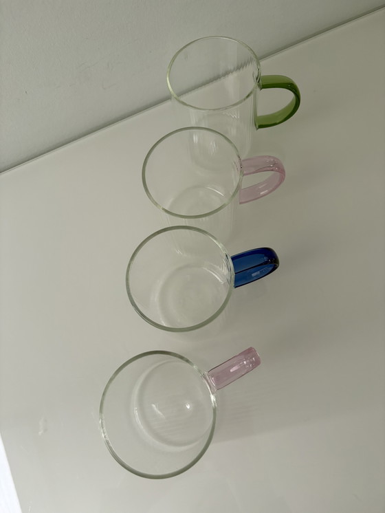 Image 1 of Set aus vier Designerbechern mit farbigen Henkeln