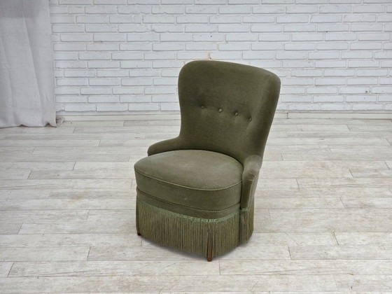 Image 1 of Scandinavische fauteuil uit de jaren 60, groene meubelvelours, poten van eikenhout.