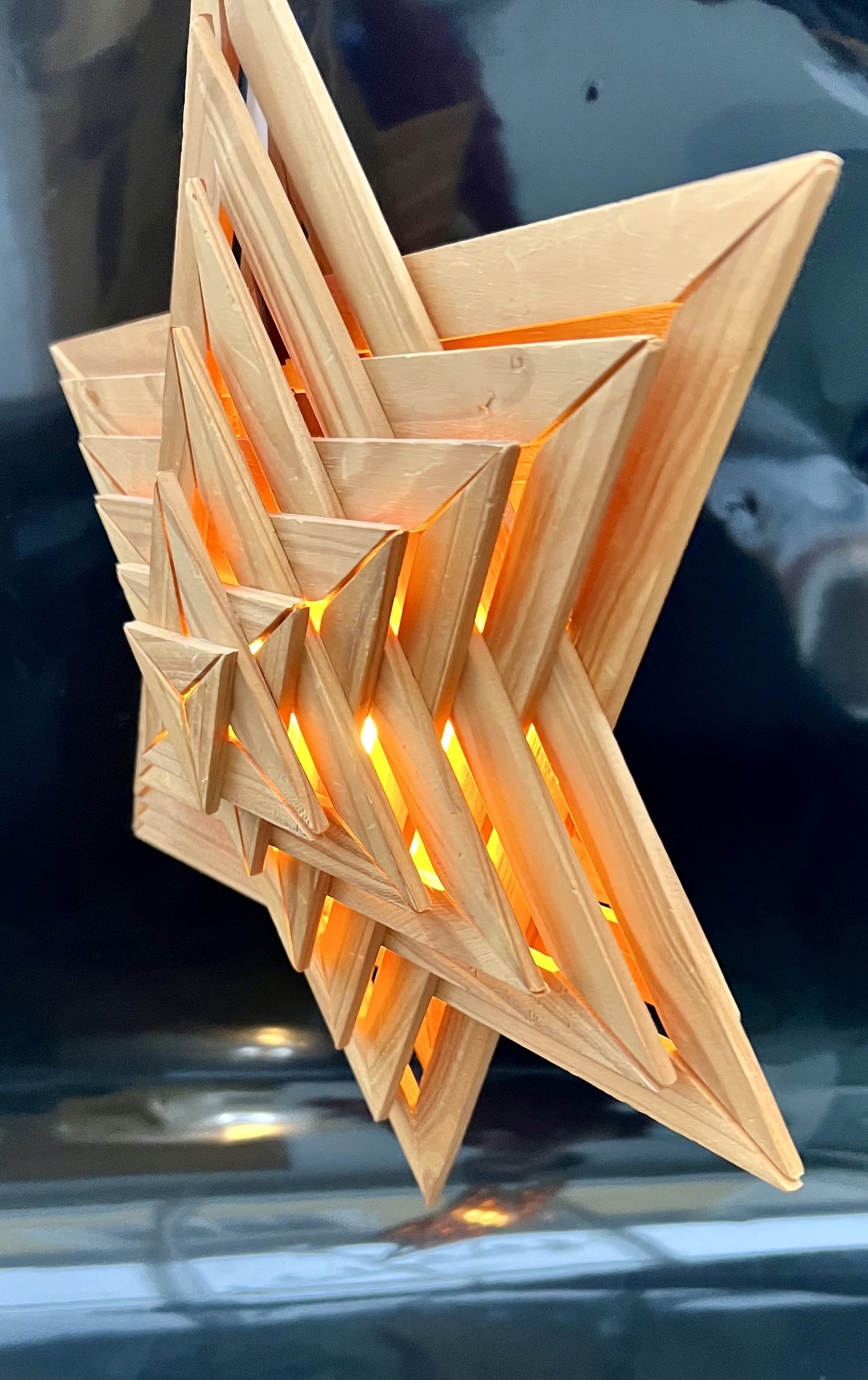 ⭐ Illuminated wooden star – Handcrafted Christmas light in Ore