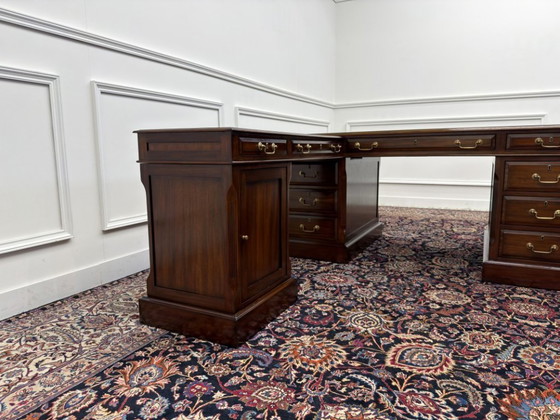 Original Globe Wernicke Corner Desk – Leather, Wood (photo 4 of 23)