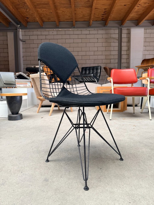 Vitra Eames Wire Stuhl DKR-2 mit "Bikini-Kissen"