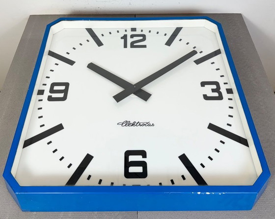 Image 1 of Enorme orologio da parete industriale quadrato blu di Elektročas, anni '90