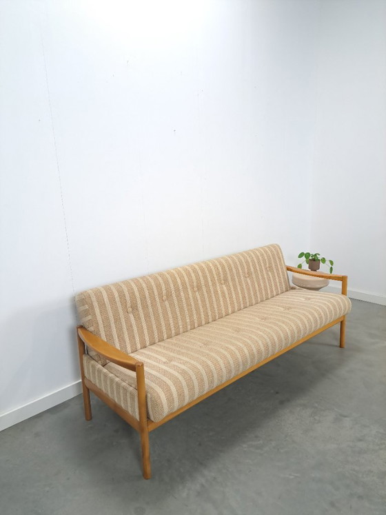 Image 1 of Slaapbank beige gestreept met houten frame