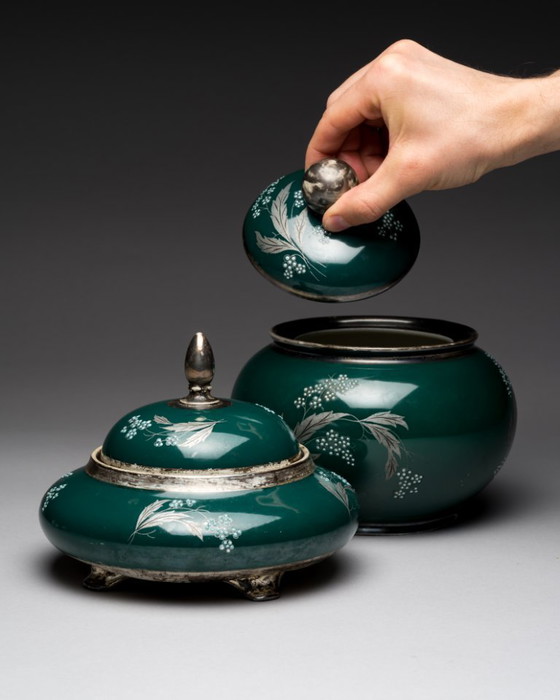 Image 1 of Scatola doppia in porcellana Al-Ka Kunst Kronach con coperchio, colore verde smeraldo con inserti argentati.