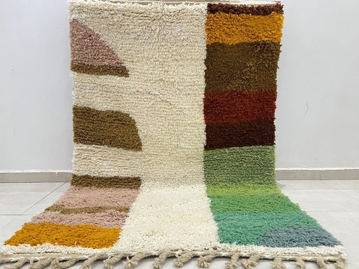 Alfombra bereber marroquí tradicional pequeña de pura lana, 100x200 cm.