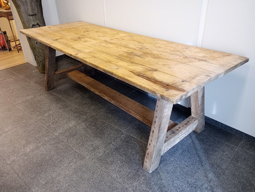 Industriële massieve houten eettafel 