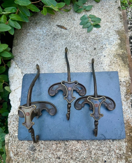 3 vintage baroque brass coat hooks Italy – Decorative Objects (photo 2 of 15)