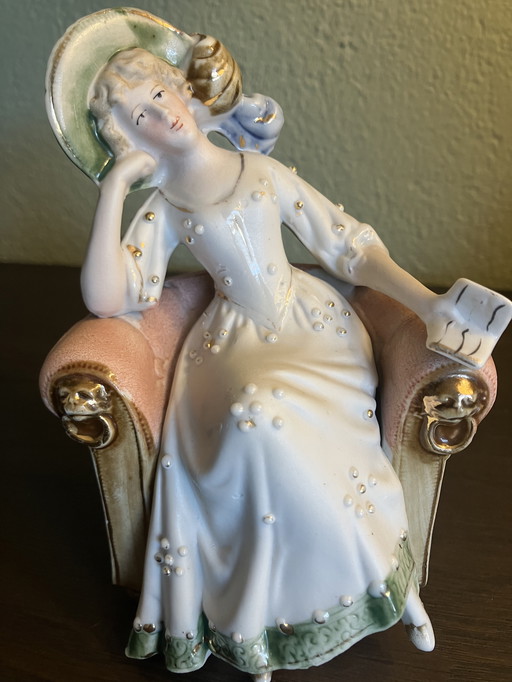 Gräfenthal Lady in Chair