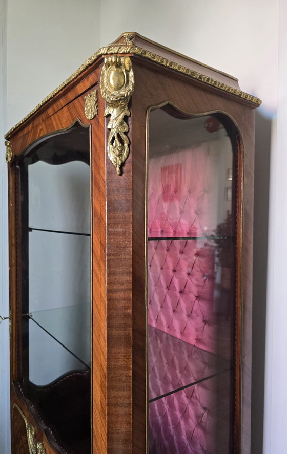 Louis XV Vitrinekast – Vitrinekasten, Glass, Velvet (photo 4 of 13)