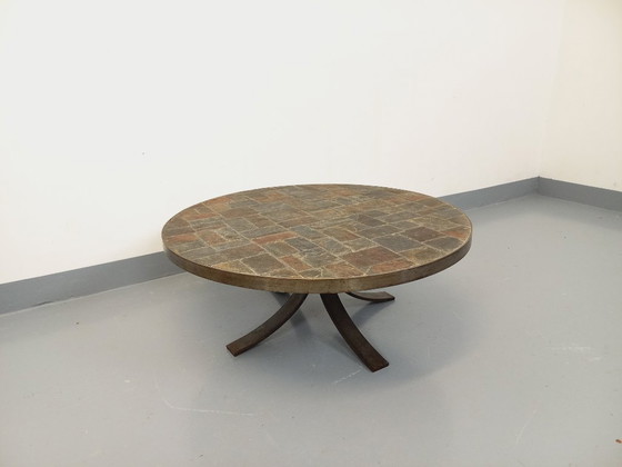 Image 1 of Brutalist vintage round coffee table in metal and slate from the 70s