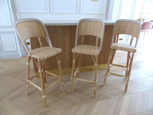 Set van 3 Maison Louis Drucker bistrostoelen in licht Manila-rotan.