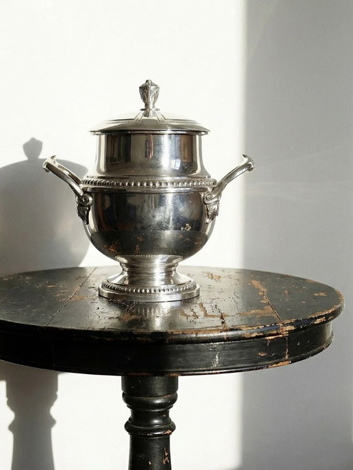 Elegant antique silver-plated metal sugar bowl from the 1880s-1930s