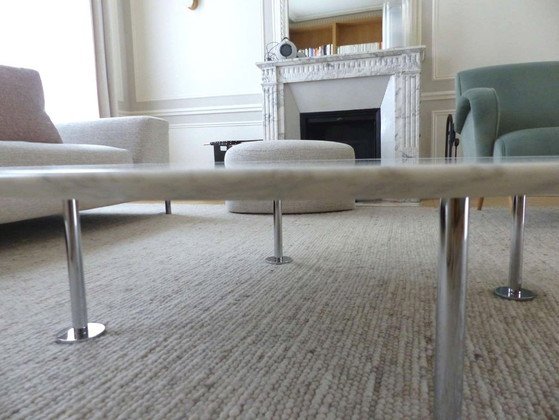Image 1 of "Grasshopper Coffee Table" in satin-finish Statuarietto marble by Knoll, designed by Piero Lissoni - 120 cm