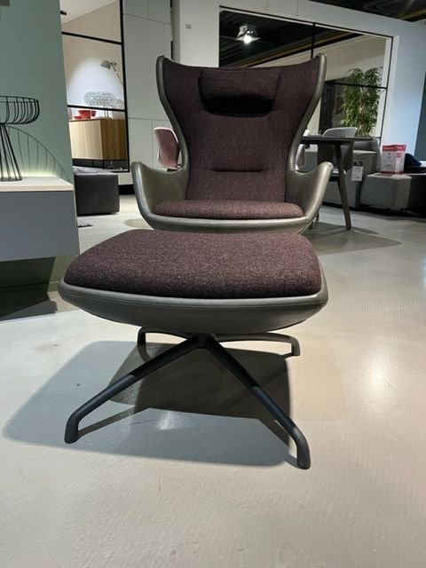 Poltrona EYYE Puuro con pouf