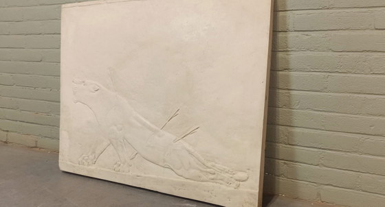 Image 1 of Relieve asirio de una leona herida