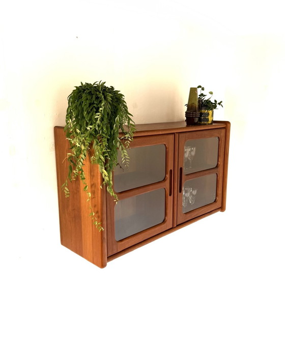 Image 1 of Vetrina vintage galleggiante in teak, Dyrlund '70