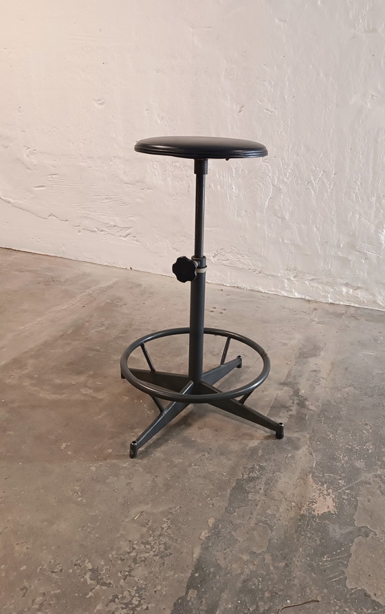 Image 1 of Taburete giratorio industrial de mediados de siglo de Sipe, Italia.