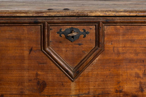 Image 1 of Cassapanca in legno con coperchio, fine XVIII secolo.