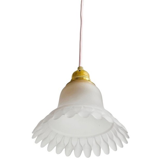 Image 1 of Lampada a sospensione vintage in vetro satinato a forma di fiore bianco trasparente, anni '60