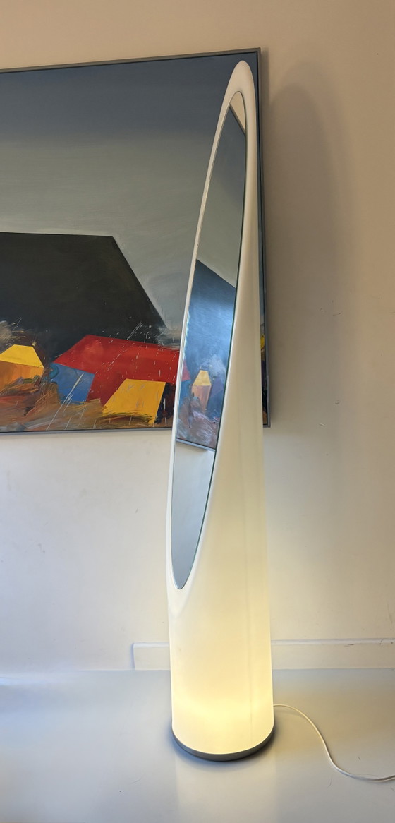 Image 1 of Miroir sur pied avec éclairage style Unghia