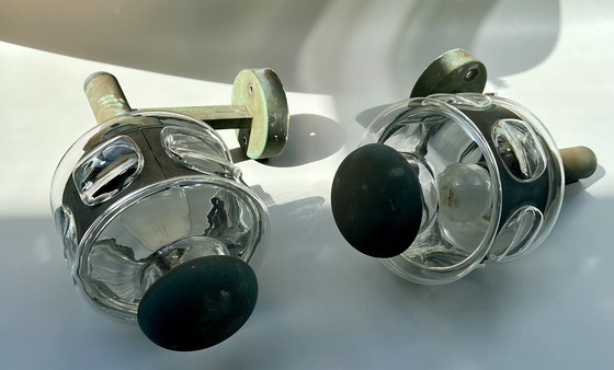 Image 1 of Esclusiva applique di metà secolo in ottone e vetro (ca. anni '70)