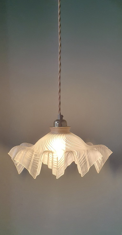 Lampe suspension vintage française en verre dépoli de style Clichy.