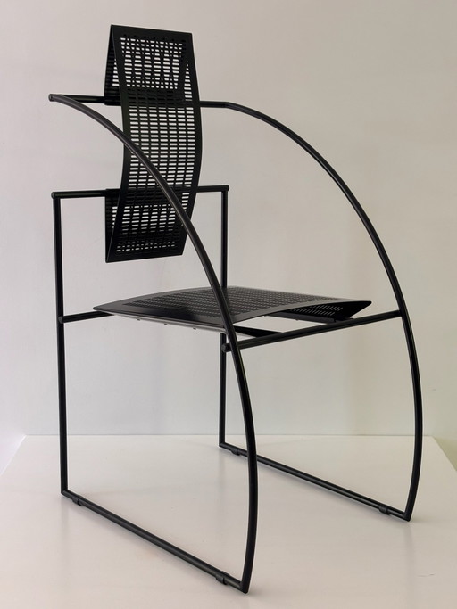 Quinta-stoel van Mario Botta voor Alias, 1985. Zwart gelakt buisvormig metaal met geperforeerd metaal. Niet meer in