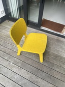 Una silla amarilla de Ligne Roset