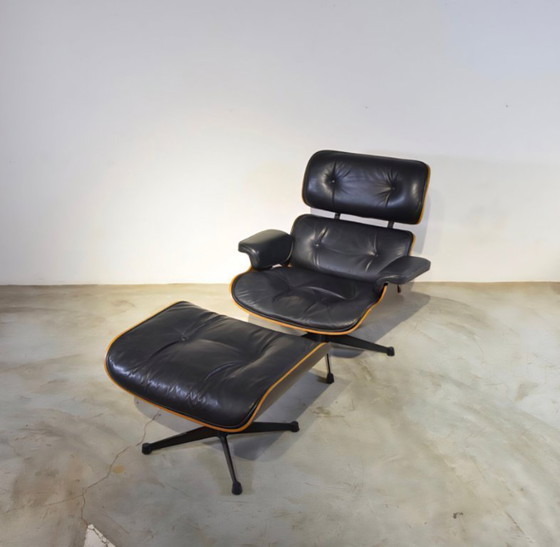 Image 1 of ICF, Herman Miller - Ray Eames, Charles Eames - Loungefauteuil met voetenbank - Model 670 & 671