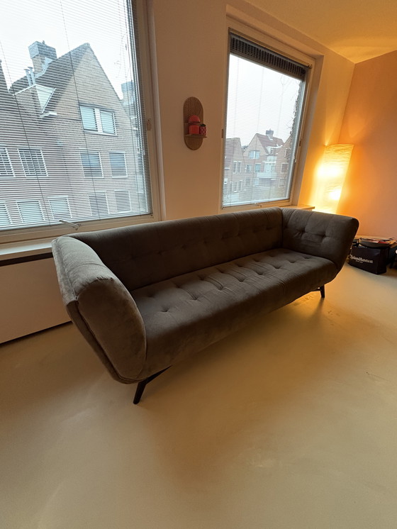 Image 1 of Wunderschönes 3-Sitzer-Sofa und passender Hocker aus Samt von Wulf Wonen