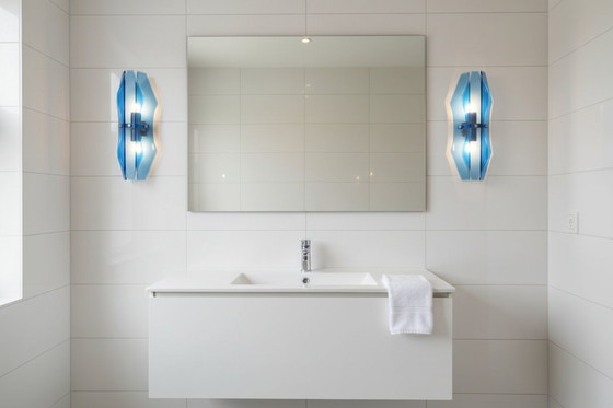 Image 1 of Set van 2 blauwe glazen wandlampen in Italiaanse mid-century stijl van Veca