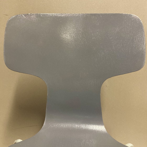 Image 1 of Chair Model 3123 Child Arne Jacobsen