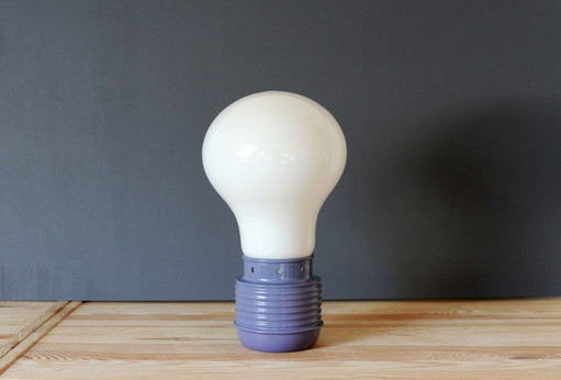 Space age tafellampje in de vorm van een gloeilamp