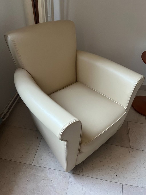 Poltrone di metà secolo in morbida pelle bovina italiana