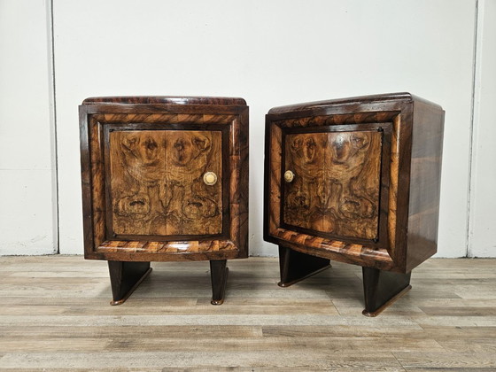 Image 1 of Toscaanse Art Deco nachtkastjes uit de jaren 1940 van wortelnotenhout.