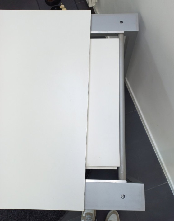 Image 1 of ARCO GRAPHIC Weißer ausziehbarer Esstisch