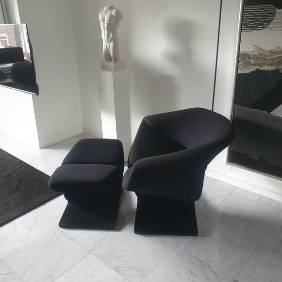 Image 1 of Artifort Pierre Paulin Ribbon Chair met hocker