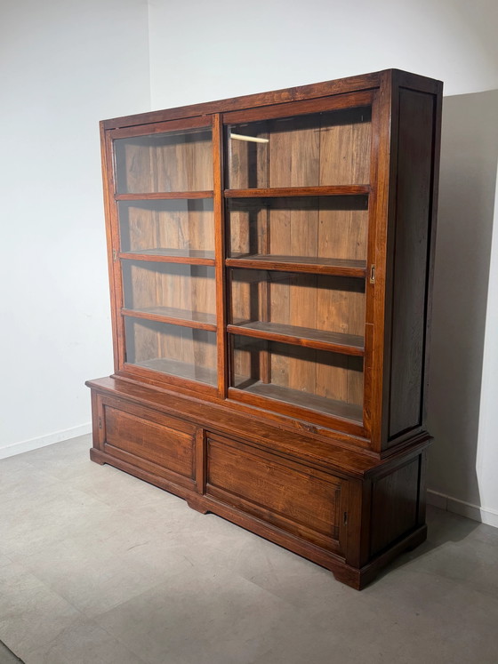 Vitrina de Teca con Puertas Correderas – Vidrio (photo 2 of 9)