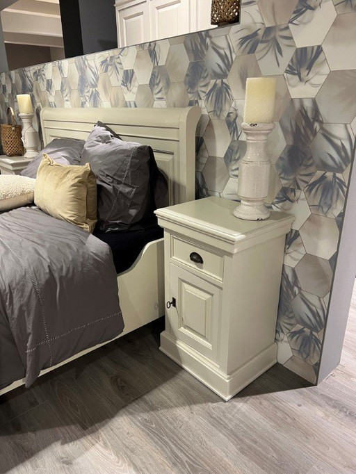 Komplettes Cavan-Bett – 160 x 200 cm mit Kommode, Nachttischen und Kleiderschrank