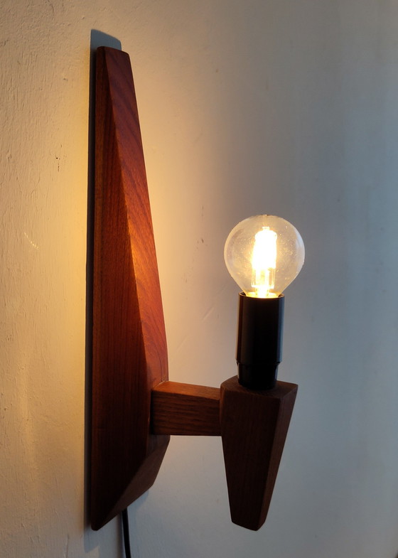 Image 1 of Dänische Teakholz-Wandlampe aus der Mitte des 20. Jahrhunderts