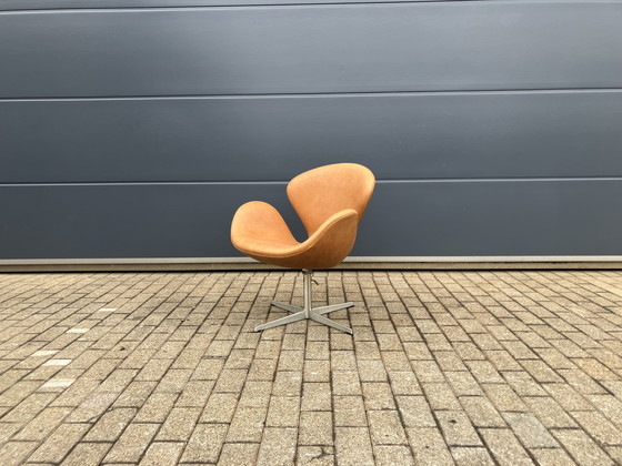 Image 1 of Original Vintage Fritz Hansen Swan Chair From 01-1975 in Beautiful Vintage Camel-Cognac Leather. In New Condition!!!